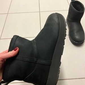 Used - excellent condition. Ugg leather mini booties size 9.5 🖤